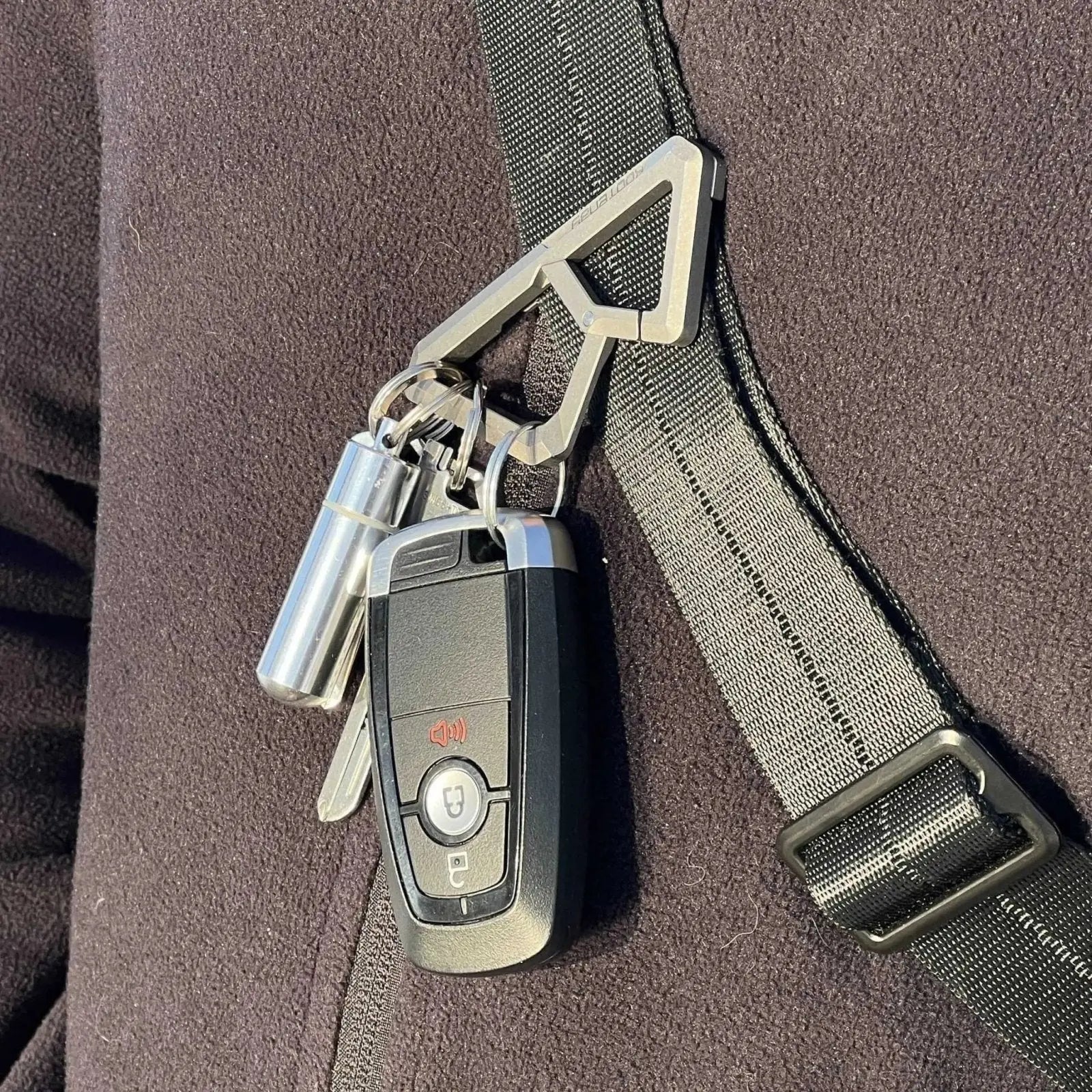 Kootenay Titanium Carabiner With Back Clip - Image 10